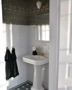 Badex AB Badrumsspeglar Med Fasettslipade Kanter|Badrumsspeglar I Mässing|Badrumsspegel - Haga rektangulär - Mässing 45 x 60 cm