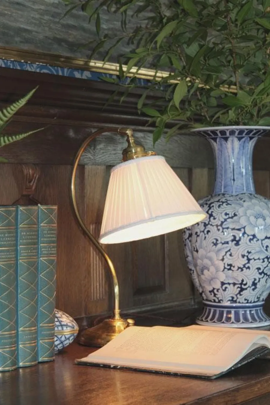 Karlskrona Lampfabrik Bordslampor|Bordslampor I Mässing|Bordslampa - Lagerlöf mässing, vit tygskärm