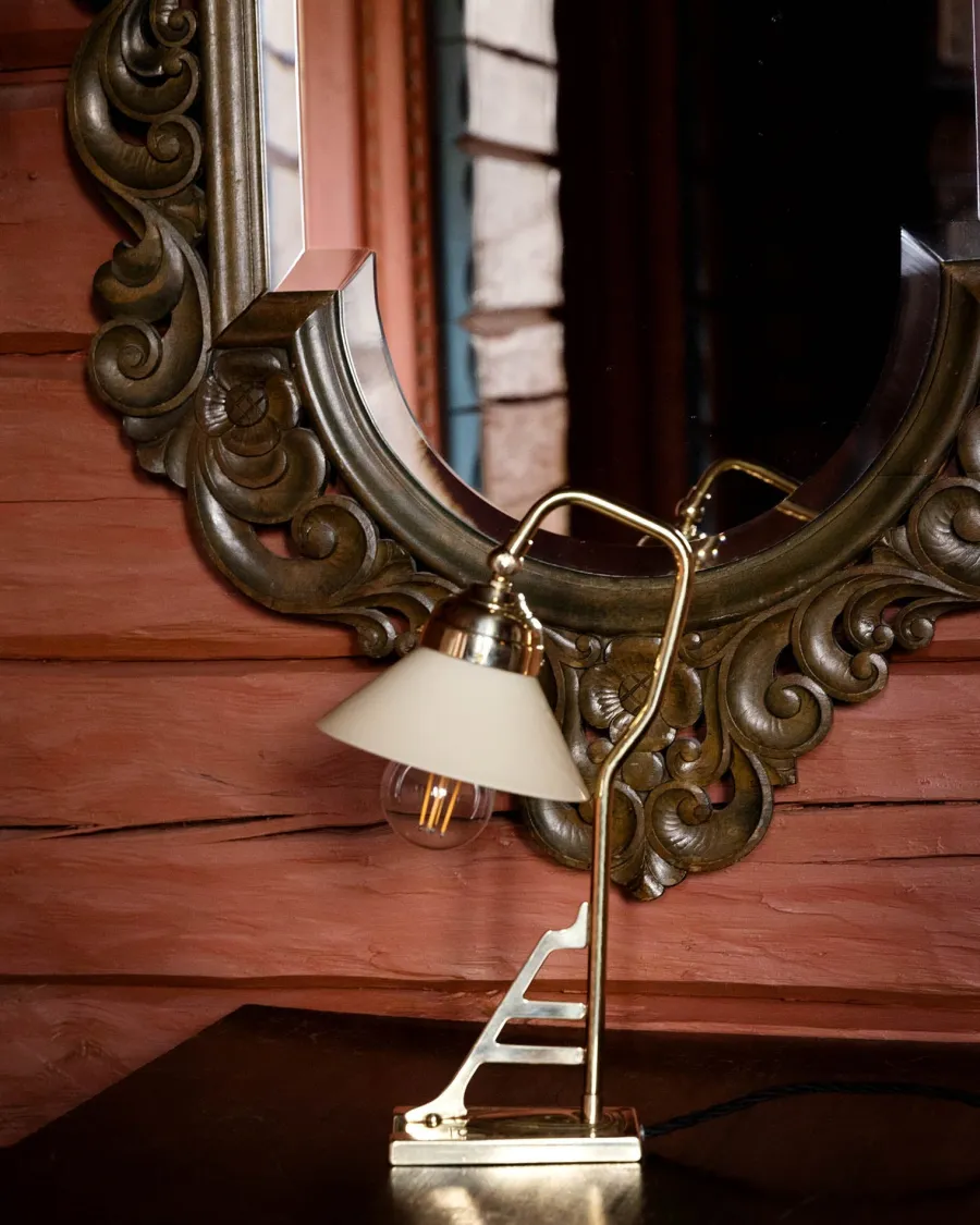 STILARS di GOBBI ANGELO S.n.c. Bordslampor|Bordslampor I Mässing|Bordslampa mässing - Modell 1900 med benvit skärm