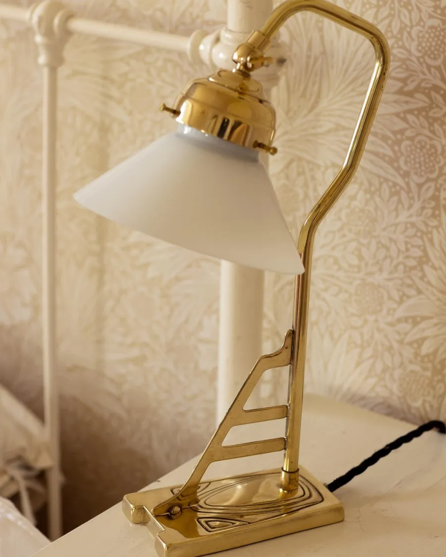 STILARS di GOBBI ANGELO S.n.c. Bordslampor|Bordslampor I Mässing|Bordslampa mässing - Modell 1900 med vit skärm