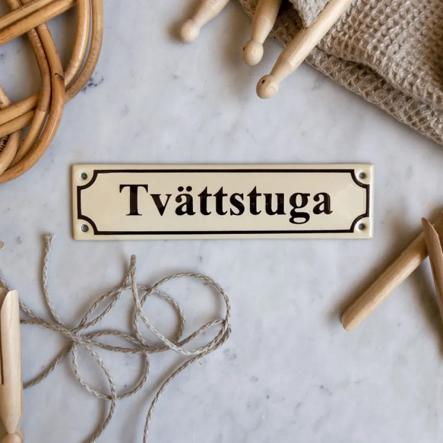 Emaljehuset Emaljskyltar|Emaljskyltar & Dörrskyltar|Emaljskylt - Tvättstuga vit/svart