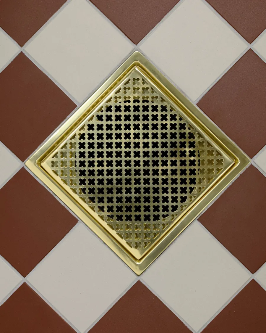 NEXA TECHNOLOGIES Golvbrunnssilar|Golvbrunnssil - Klöverplåt mässing 200 x 200 mm