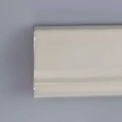 Cevica S.L. Bröstlister|Cremevitt Kakel|Kakel Mayfair - Krackelerad antikvit bröstlist 5 x 13 cm blank, lätt vågigt