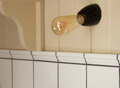 IFÖ Electric AB Porslinslampor & Porslinsocklar|Lamphållare I Porslin|Lamphållare svart porslin - Fotlamphållare vinklad
