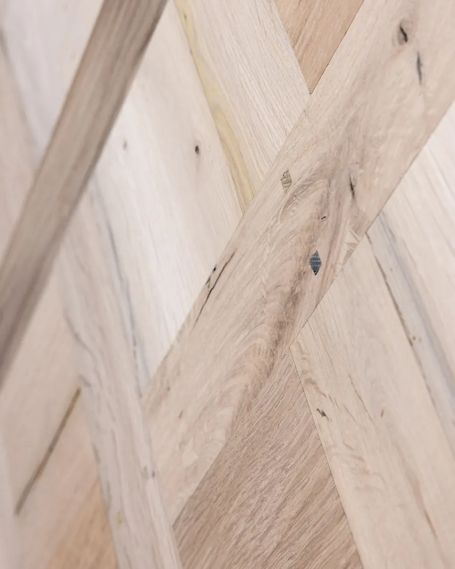 Seastone South AB Ekgolv – Massiv & Återvunnen Ek|Ekgolv|Panelgolv Versailles - Återvunnen antik ek 23x1000x1000 mm