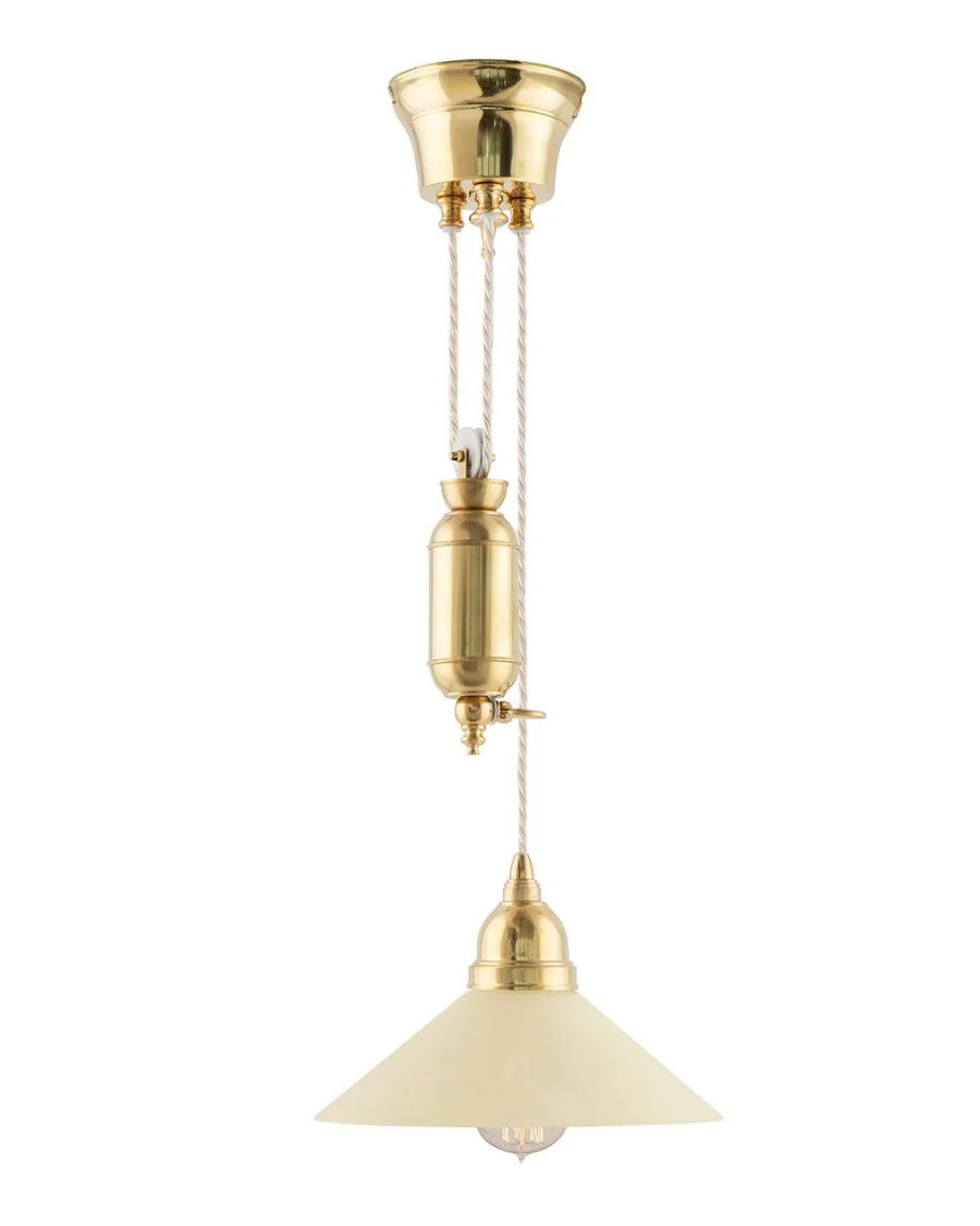Karlskrona Lampfabrik Skomakarlampor Med Hiss|Skomakarlampor|Taklampa - Skomakarhiss mässing med benvit skärm 25 cm