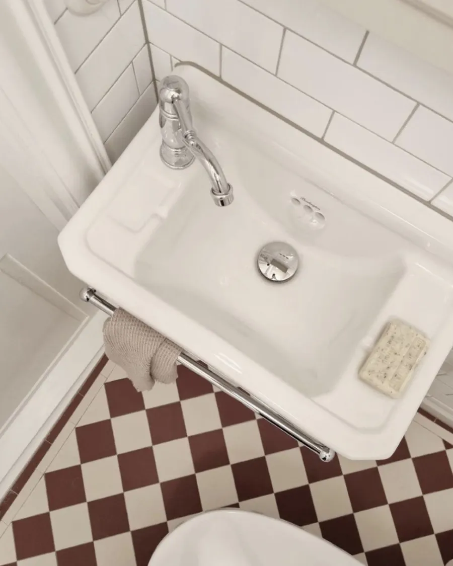 Badex AB Tvättställ|Handduksstänger|Tvättställ Burlington - Edwardian JR 51 cm med handduksstång