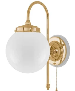 Karlskrona Lampfabrik Vägglampor Med Glaskupa|Vägglampor I Mässing|Vägglampa - Blomberg 80 mässing, klot opalvit