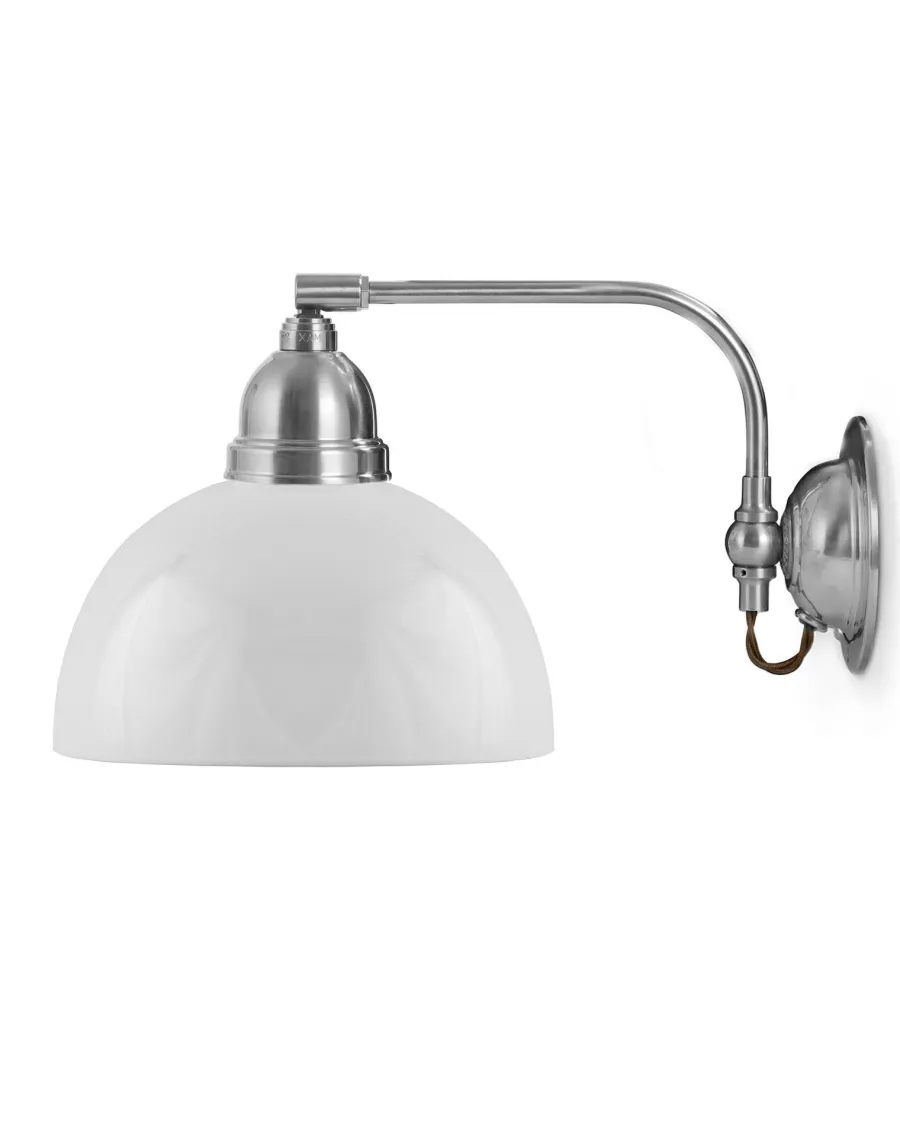 Karlskrona Lampfabrik Vägglampor I Nickel|Vägglampor Med Glaskupa|Vägglampa - Gripenberg nickel, opalvit halvsfär, brun