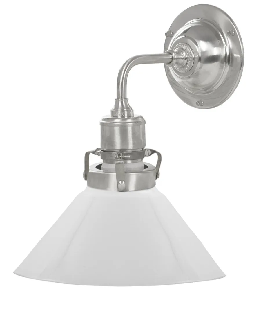Karlskrona Lampfabrik Vägglampor I Nickel|Vägglampor Med Glaskupa|Vägglampa - Lillienstedt nickel, liten vit skomakarskärm