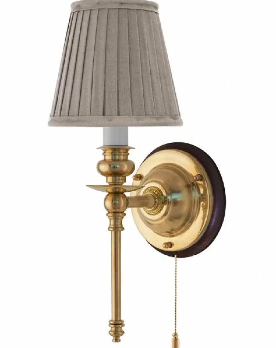 Karlskrona Lampfabrik Vägglampor I Mässing|Vägglampor Med Tygskärm|Vägglampa - Ribbing mässing, beige skärm