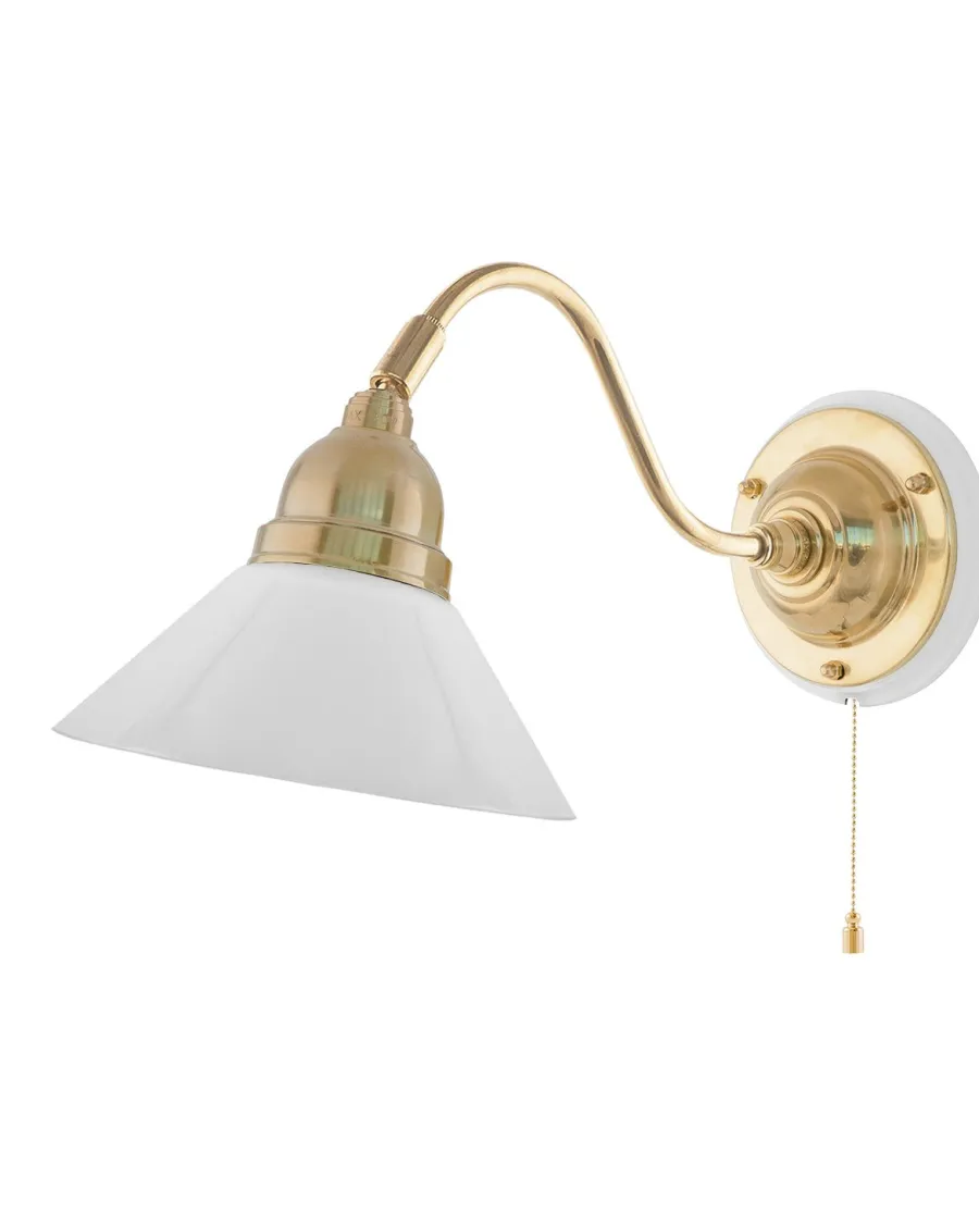 Karlskrona Lampfabrik Vägglampor Med Glaskupa|Vägglampor I Mässing|Vägglampa - Runeberg mässing, vit skomakarskärm