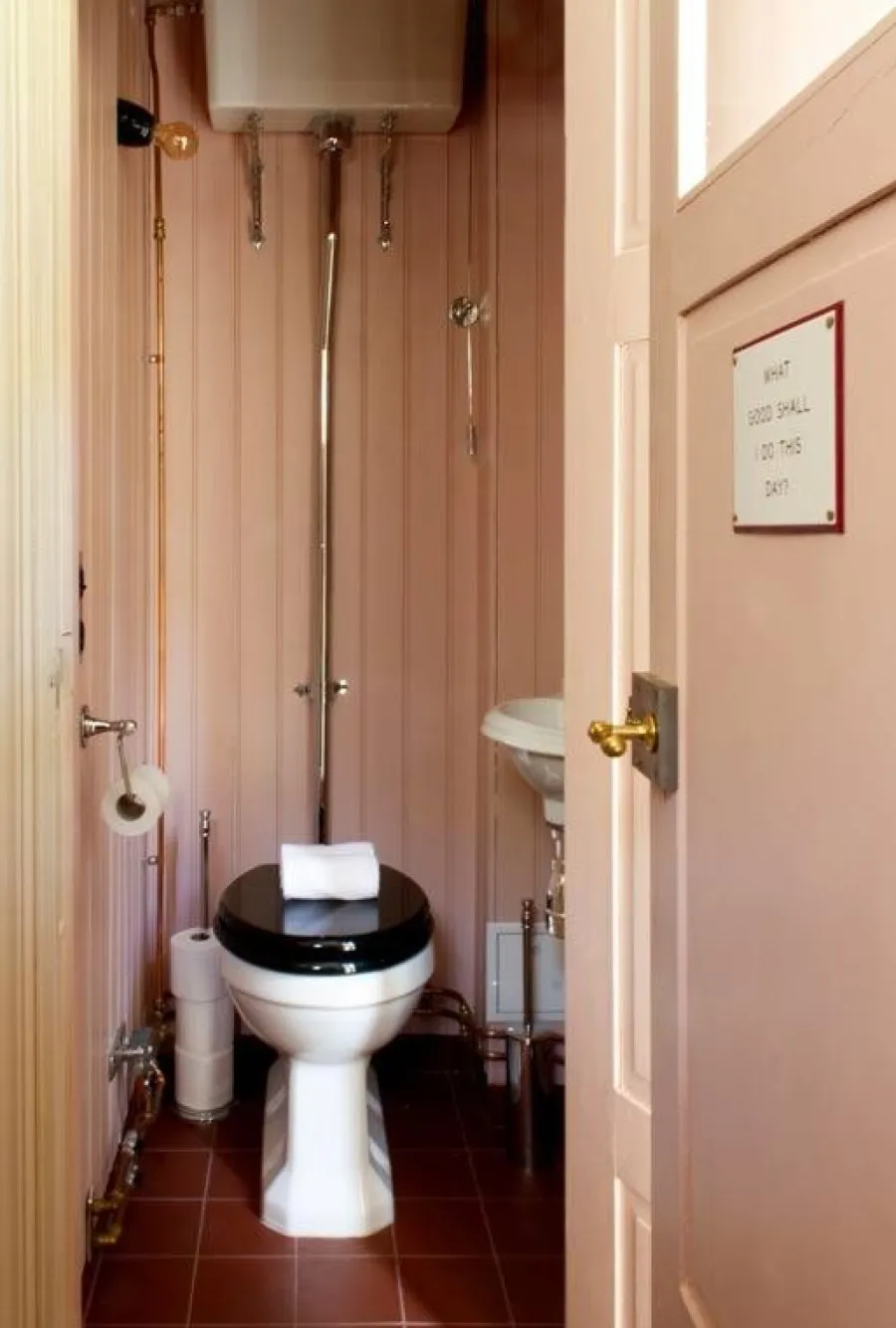 Badex AB Högspolande Toaletter|WC - Burlington högspolande toalett, väggcistern & sits