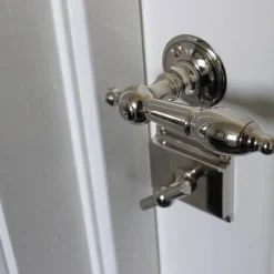 Sibes Metall AB Gammaldags Lås|Låsvred Toalett|WC-regel rund för modern dörr - Toalettlås nickel
