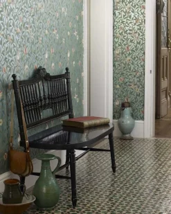 Sanderson Design Group Brands Ltd Mönstrade Tapeter|Blommiga Tapeter|William Morris & Co. Tapet - Bird & Pomegranate Bayleaf/Cream