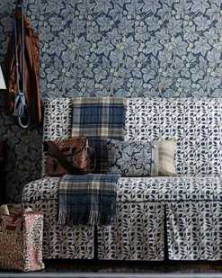 Sanderson Design Group Brands Ltd Mönstrade Tapeter|Blommiga Tapeter|William Morris & Co. Tapet - Bramble Indigo