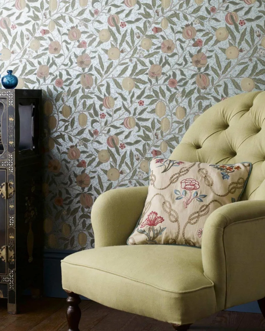 Sanderson Design Group Brands Ltd Mönstrade Tapeter|Blommiga Tapeter|William Morris & Co. Tapet - Fruit Slate/Thyme
