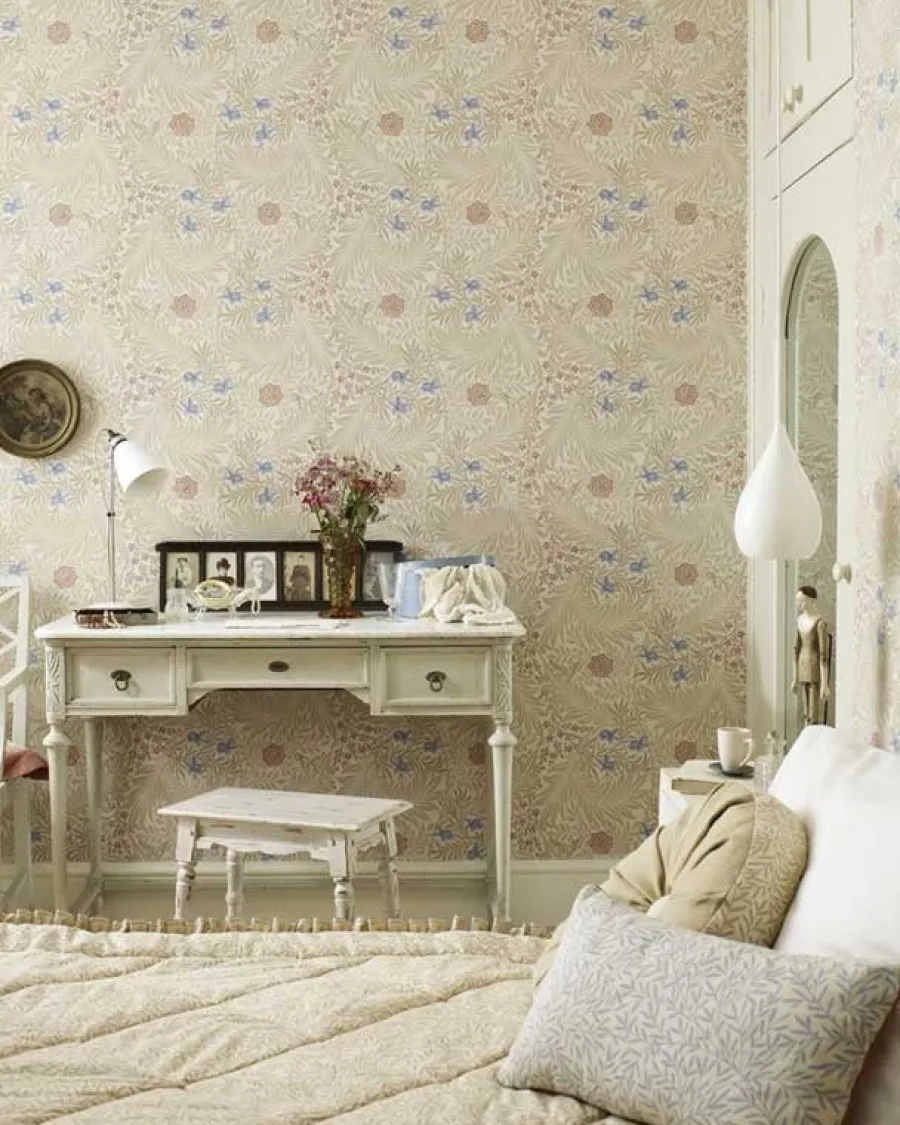 Sanderson Design Group Brands Ltd Mönstrade Tapeter|Blommiga Tapeter|William Morris & Co. Tapet - Larkspur Manilla/Old Rose