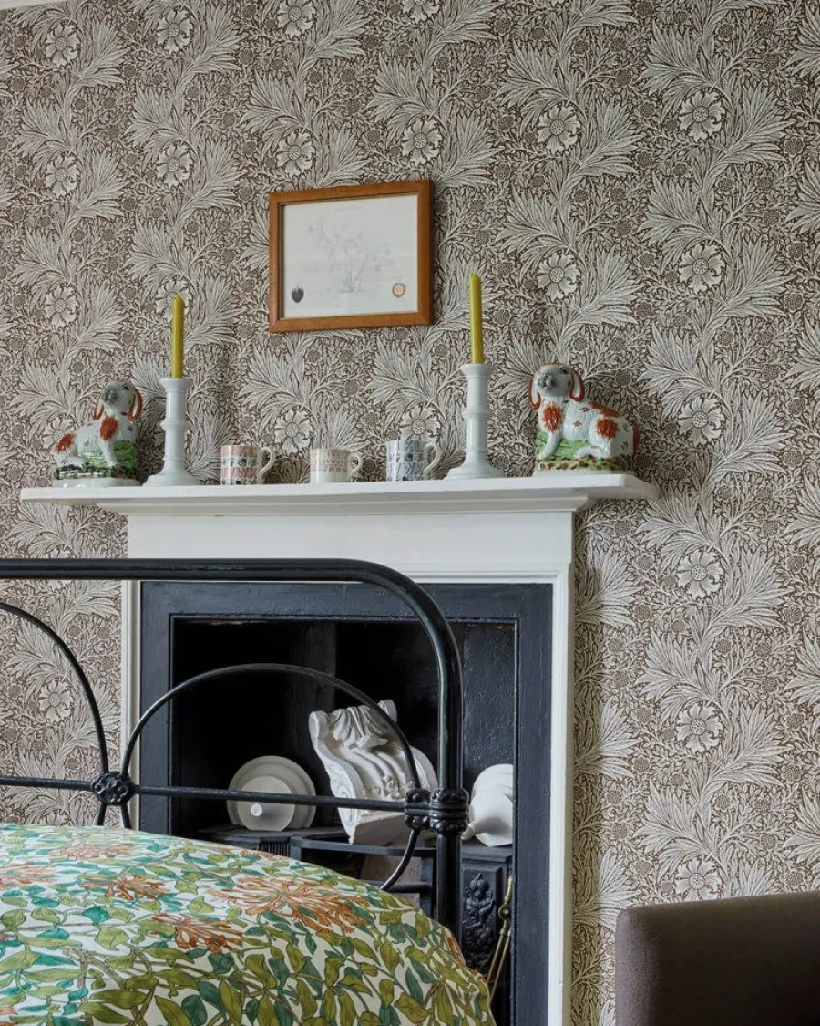 Sanderson Design Group Brands Ltd Mönstrade Tapeter|Blommiga Tapeter|William Morris & Co. Tapet - Marigold Chocolate/Cream