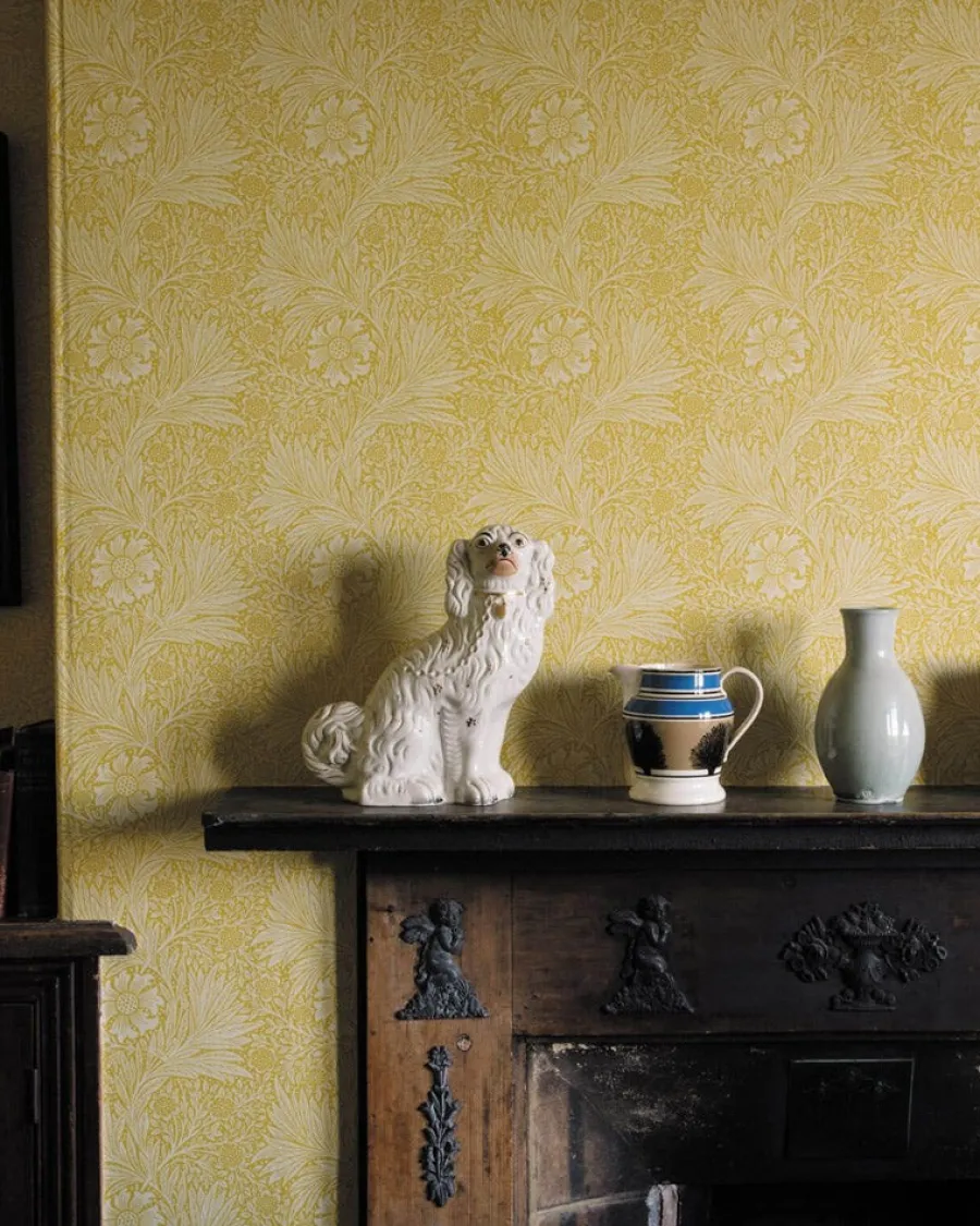 Sanderson Design Group Brands Ltd Mönstrade Tapeter|Blommiga Tapeter|William Morris & Co. Tapet - Marigold Sap Green