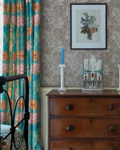 Sanderson Design Group Brands Ltd Mönstrade Tapeter|Blommiga Tapeter|William Morris & Co. Tapet - Marigold Brick