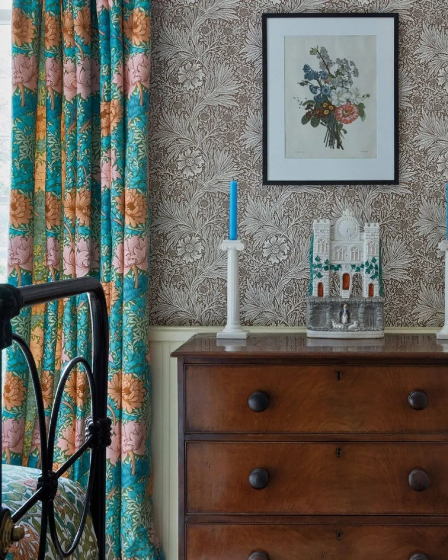 Sanderson Design Group Brands Ltd Mönstrade Tapeter|Blommiga Tapeter|William Morris & Co. Tapet - Marigold Brick