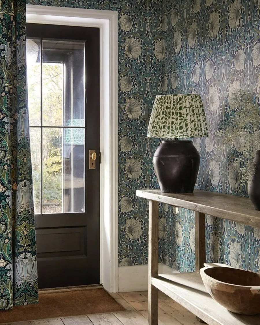 Sanderson Design Group Brands Ltd Mönstrade Tapeter|Blommiga Tapeter|William Morris & Co. Tapet - Pimpernel Ink/Sage